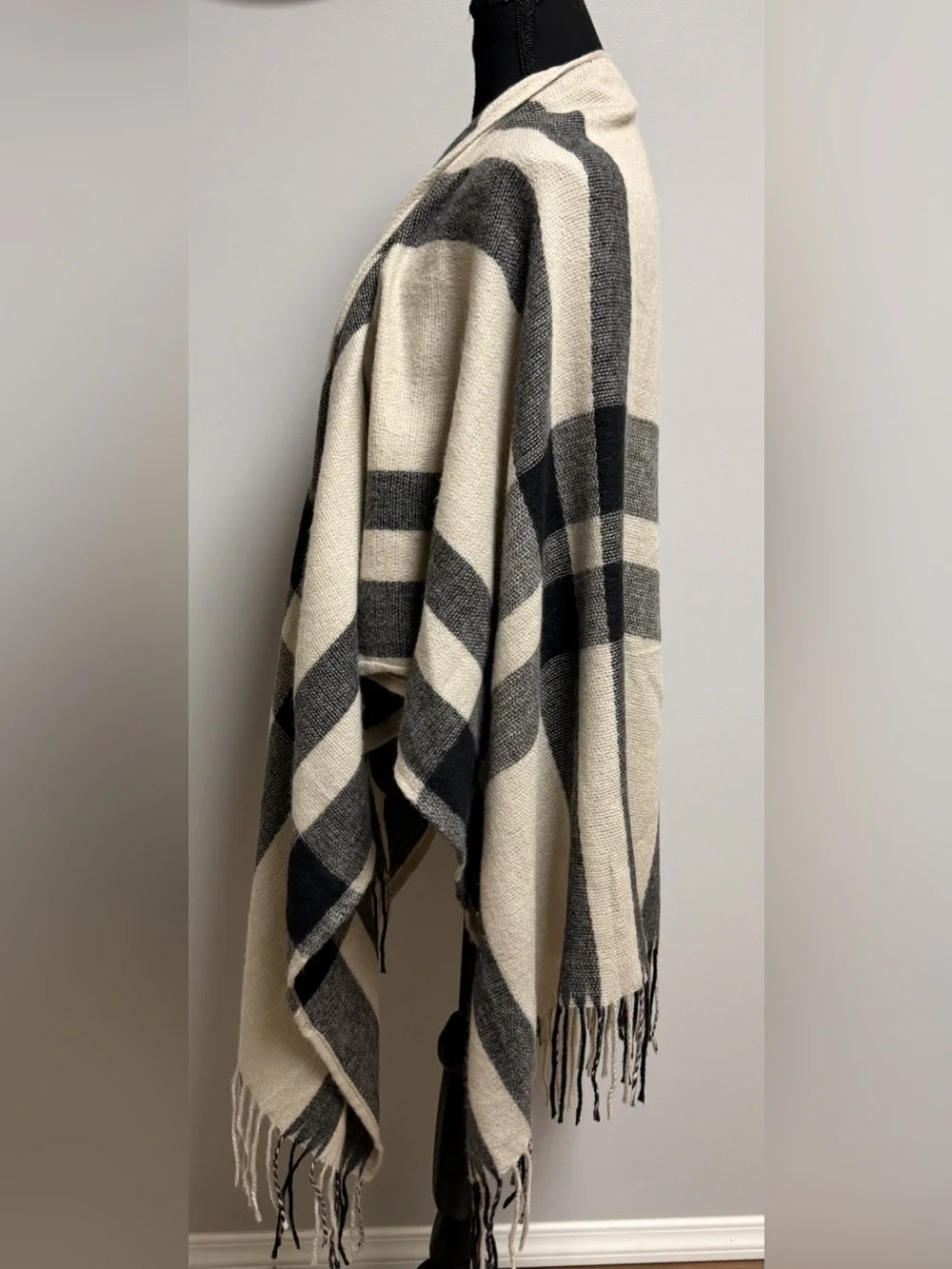 Banana Republic Erin Plaid Wrap Cashmere Blend Fringe Cape Poncho Neutral OS